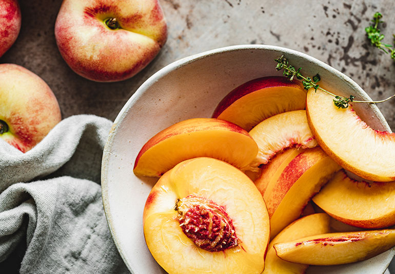 The benefits of eating peaches for health are many